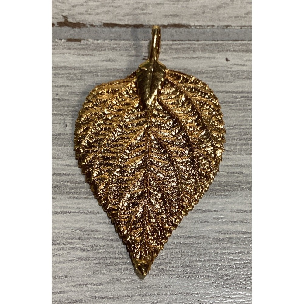 Goldtone Pendant Leaf Shaped Textured Vintage‎